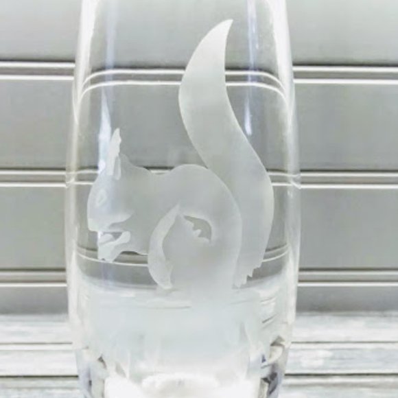 SQUIRREL GLASS VASE*HAND BLOWN W/ETCHED SQUIRREL ON TREE STUMP. - Picture 3 of 5